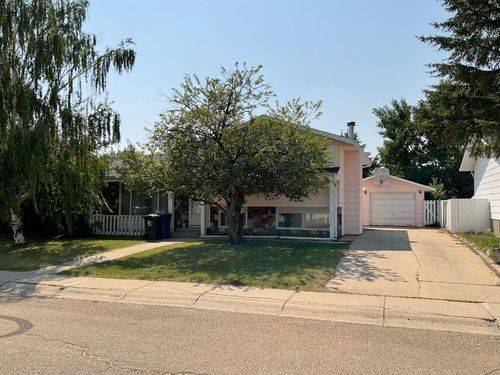 781 4 Avenue Se, Three Hills, AB, T0M2A0 | Card Image