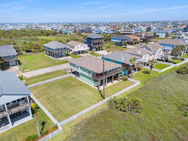 22329 Vista Del Mar, House other with 3 bedrooms, 2 bathrooms and 1 parking in Galveston TX | Image 23