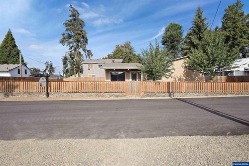 9313 Glory Ct Ne, Salem, OR, 97305-9697 | Card Image