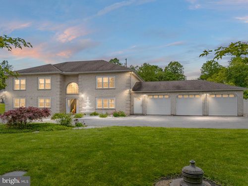 230 W Moorestown Rd, WIND GAP, PA, 18091-9640 | Card Image