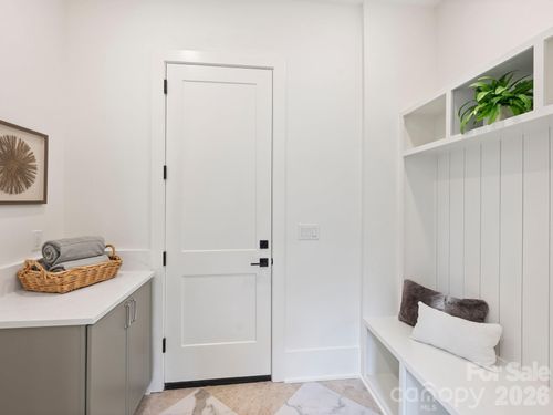 923 Laurel Creek Ln, Charlotte, NC, 28211-5252 | Card Image