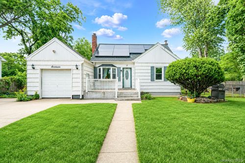 17 Maple St, Brentwood, NY, 11717-3614 | Card Image