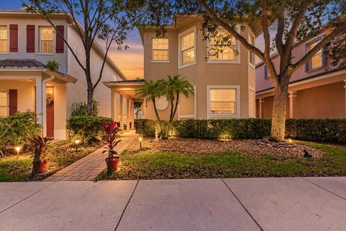 2478 Pineland Dr, Port Saint Lucie, FL, 34952-8043 | Card Image