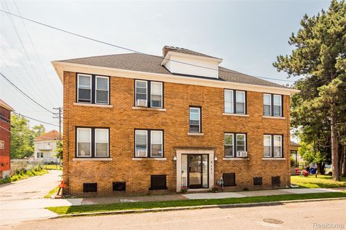8451 Navy St, Detroit, MI, 48209-3445 | Card Image
