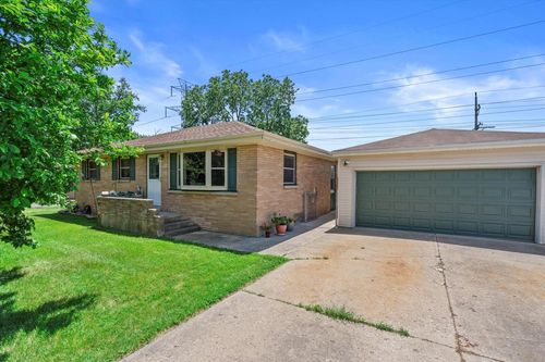 17101 W Roosevelt Avenue, New Berlin, WI, 53151 | Card Image