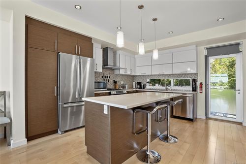 1-2830 Irma St, Victoria, BC, V9A1S2 | Card Image