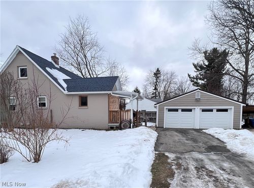 835 Mae St, Kent, OH, 44240-4021 | Card Image