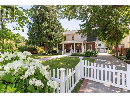 1001 Lawrence Ave, Kelowna, BC, V1Y6M3 | Card Image