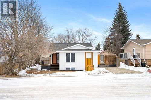 20 3 Ave W, Marshall, SK, S0M1H0 | Card Image