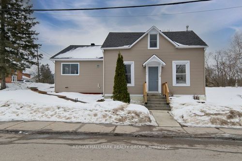 21 Elgin St E, Arnprior, ON, K7S1M8 | Card Image