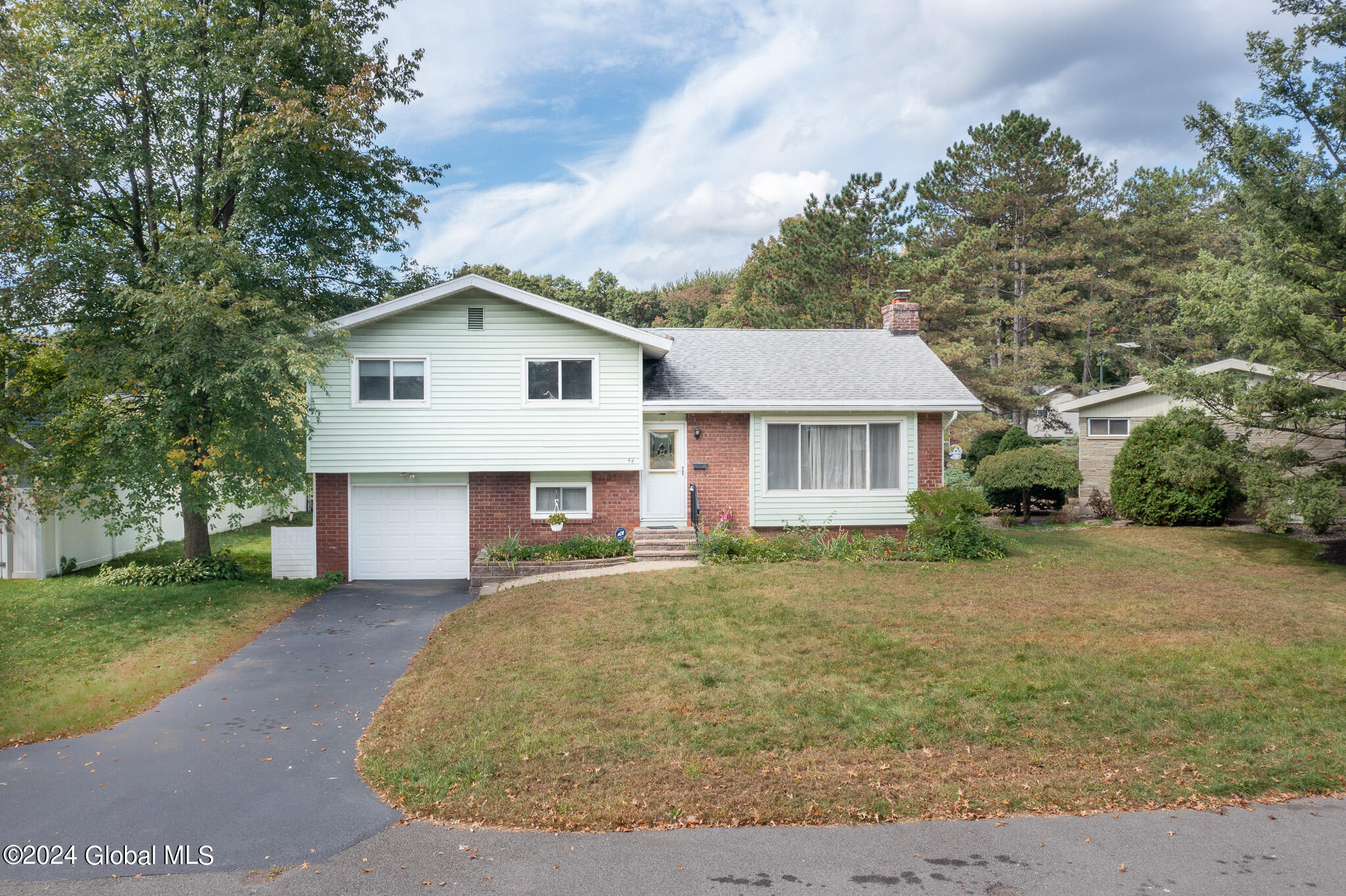 Nicholas Dr, Albany, NY 12205