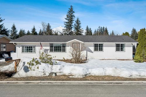 8208 Cedar Dr, Juneau, AK, 99801-8940 | Card Image