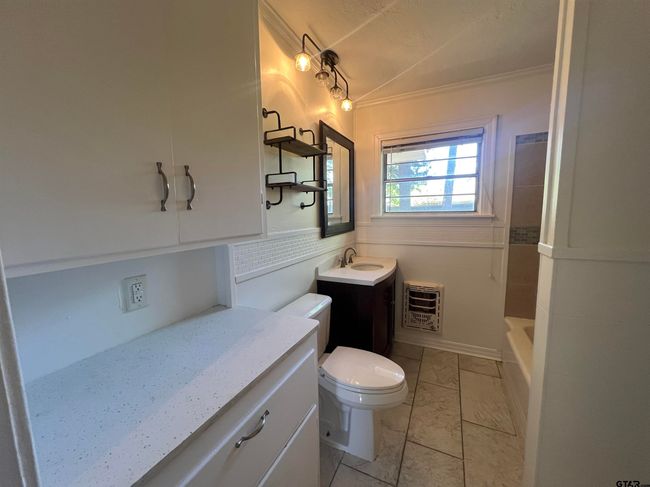 1107 N Hackberry Ave, House other with 3 bedrooms, 2 bathrooms and null parking in Gladewater TX | Image 20
