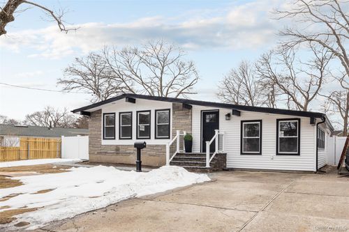 78 Samuel St, Ronkonkoma, NY, 11779-4329 | Card Image