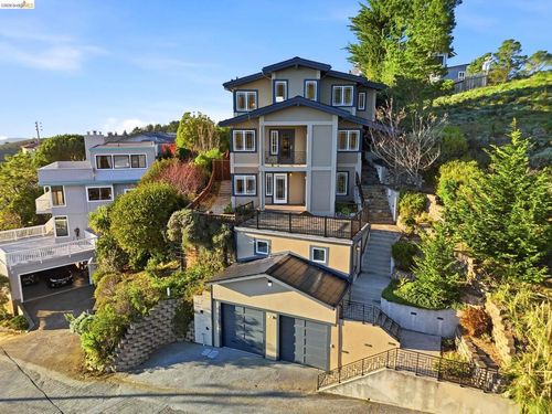 107 Dolphine Ave, El Granada, CA, 94018-8155 | Card Image