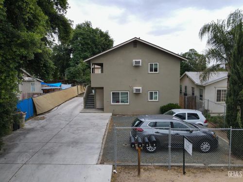 2207 River Blvd, Bakersfield, CA, 93305-3039 | Card Image