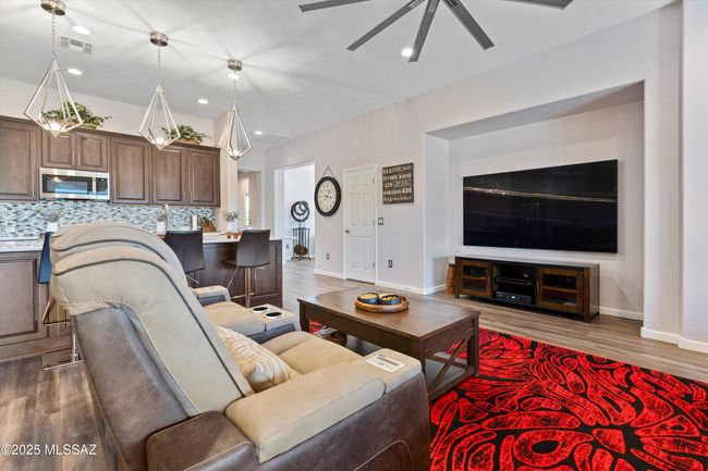 16-Living Area | Image 14