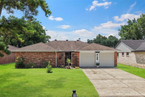2335 Farriers Bend Dr, Friendswood, TX, 77546-2614 | Card Image