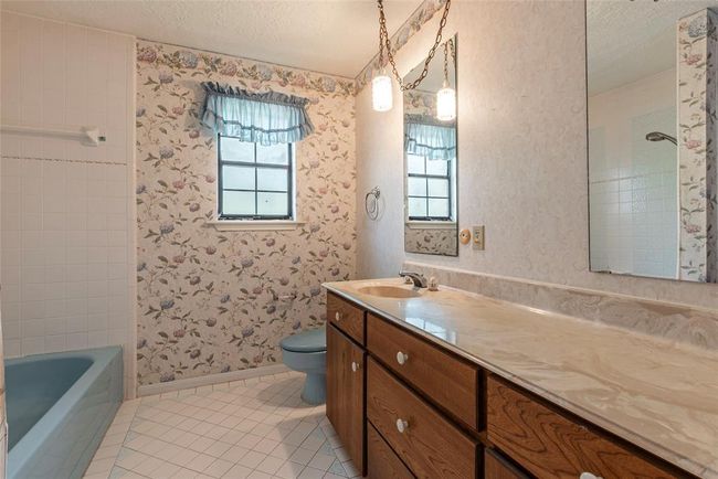 1420 Avenue L, House other with 4 bedrooms, 5 bathrooms and 2 parking in Santa Fe TX | Image 12