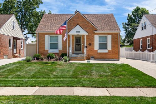 2557 9th St, Cuyahoga Falls, OH, 44221-2439 | Card Image