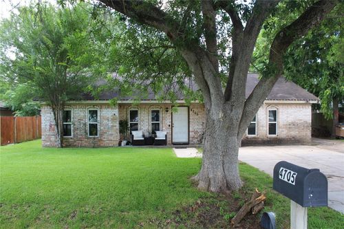 4705 30th Street E, Dickinson, TX, 77539 | Card Image