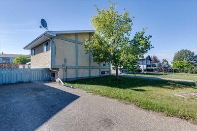 3811 52 Ave, House detached with 5 bedrooms, 2 bathrooms and 2 parking in Ponoka AB | Image 3