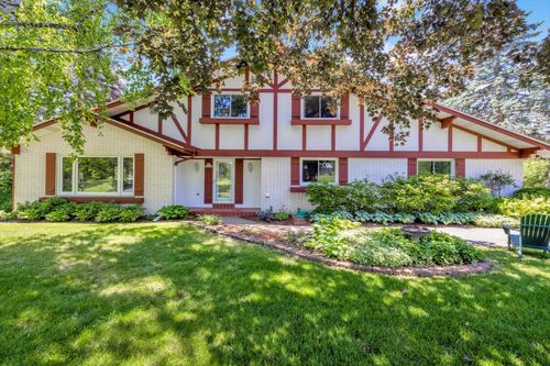 6116165 Hawthorne Dr, Menomonee Falls, WI, 53051-5716 | Card Image