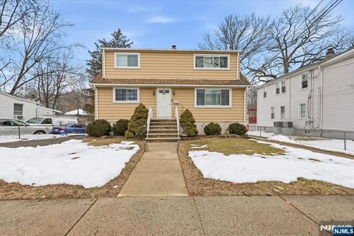 42 Bergen Blvd, Woodland Park, NJ, 07424-2532 | Card Image