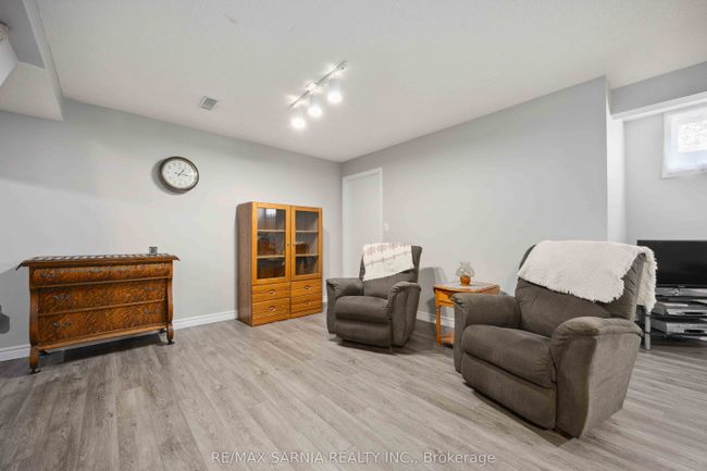 15 Eureka St, House other with 3 bedrooms, 2 bathrooms and 3 parking in Forest ON | Image 24