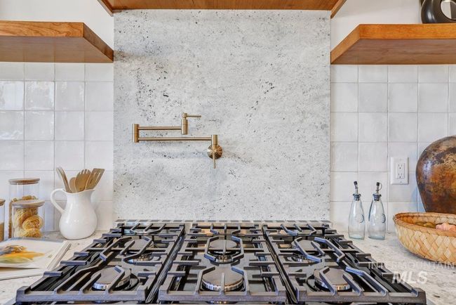 2282 E 4400 N, House other with 4 bedrooms, 4 bathrooms and 3 parking in Filer ID | Image 17