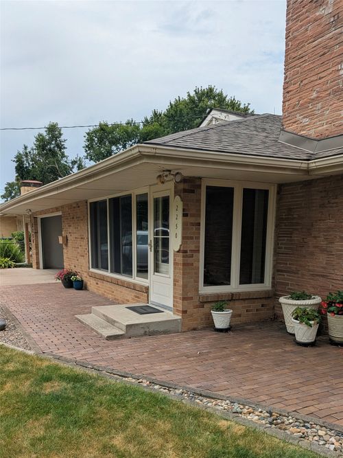 2250 70th St, Windsor Heights, IA, 50324-4810 | Card Image