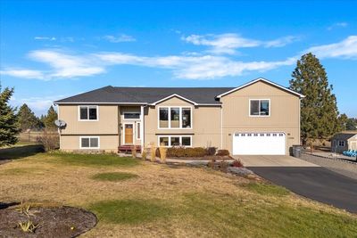 17206 W Buckboard Ave, Home with 5 bedrooms, 3 bathrooms and null parking in Medical Lake WA | Image 1