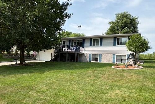 452 Kouwe St Nw, Hutchinson, MN, 55350-1641 | Card Image