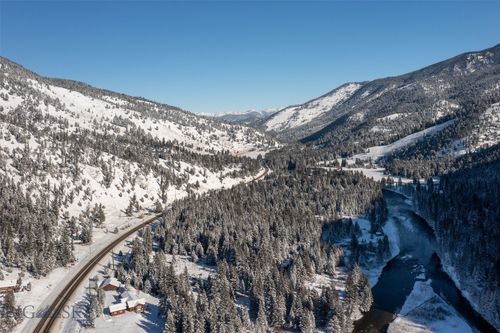 48295 Gallatin Rd, Gallatin Gateway, MT, 59730-8638 | Card Image