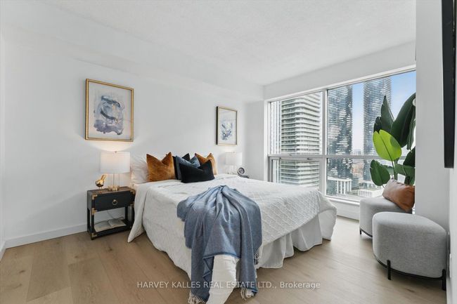 3211 - 10 Yonge St, Condo with 2 bedrooms, 2 bathrooms and null parking in Toronto ON | Image 7