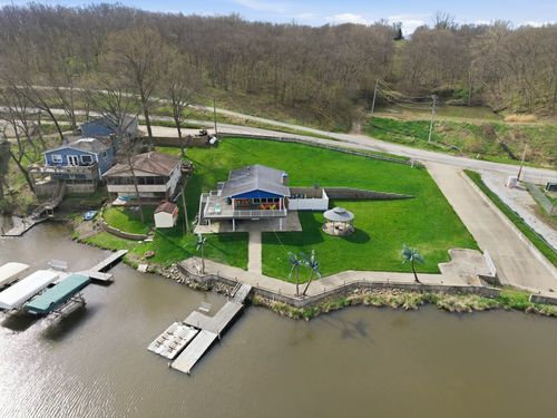 8314 Lakeshore Dr, Dexter, IA, 50070-7511 | Card Image