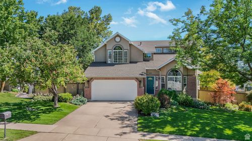 823 Creek Ln, Farmington, UT, 84025-3946 | Card Image