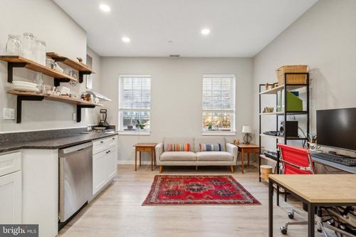 2-2006 Pine St, PHILADELPHIA, PA, 19103-6523 | Card Image