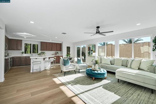 250 Craftsman Ct, Lathrop, CA, 95330-8679 | Card Image