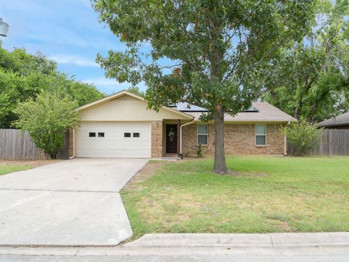 2016 Stanford Dr, Gainesville, TX, 76240-4615 | Card Image