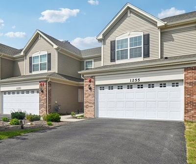 1255 Hawk Hollow Drive, Townhouse with 3 bedrooms, 2 bathrooms and 2 parking in Yorkville IL | Image 2