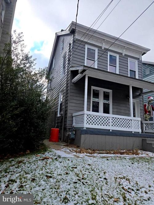 30 Front St, MOHNTON, PA, 19540-2015 | Card Image