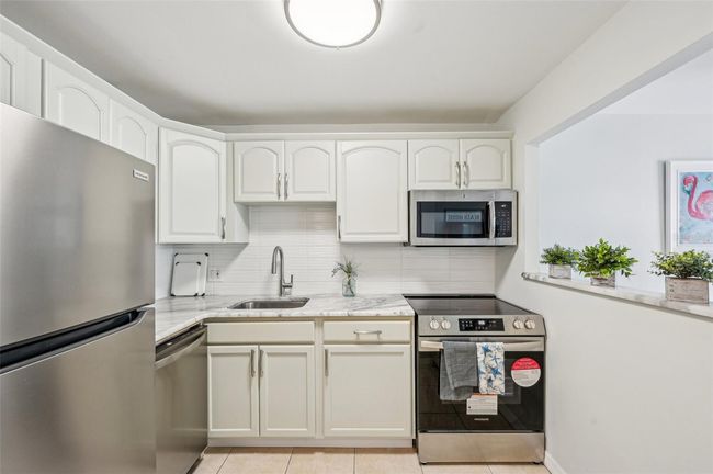 UNIT-5 - 117 7 Th St N, Condo with 1 bedrooms, 1 bathrooms and null parking in BRADENTON BEACH FL | Image 6