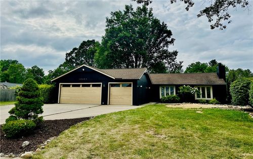 10008 Plum Brook Ln, Strongsville, OH, 44149-2137 | Card Image
