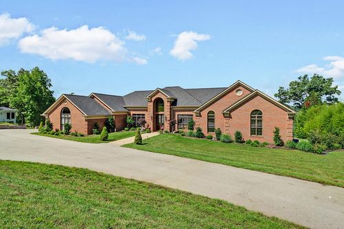 1042 Holiday Dr, Crossville, TN, 38555-5824 | Card Image
