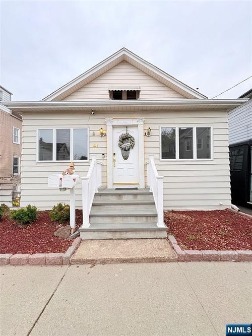 41 Franklin Place, Totowa, NJ, 07512 | Card Image