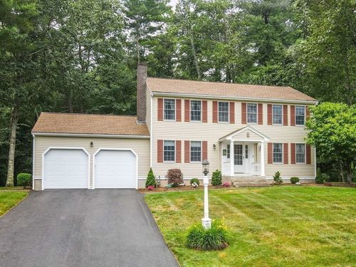 7 Trafalgar Ln, Walpole, MA, 02081-1928 | Card Image