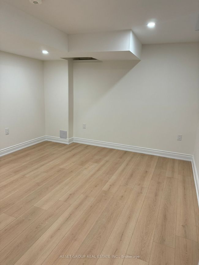 BSMNT - 39 Royal Links Cir, House other with 2 bedrooms, 2 bathrooms and 2 parking in Brampton ON | Image 8
