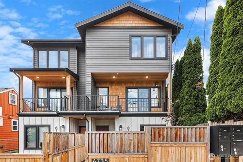 6735 11th Ave Nw, Seattle, WA, 98117-5214 | Card Image