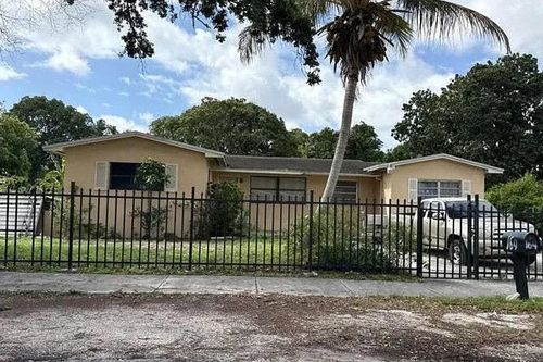 164 Nw 118th Street, Miami, FL, 33168 | Card Image